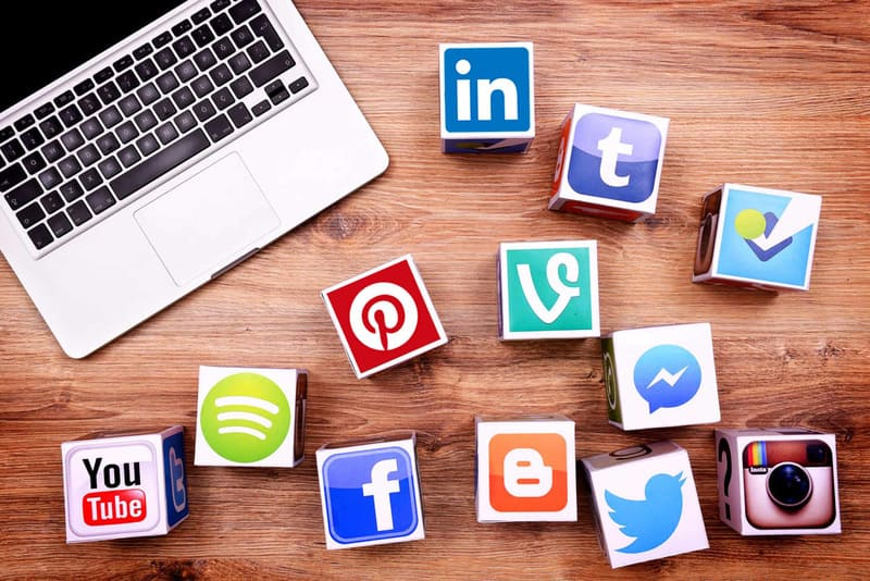 Xây dựng nền tảng online vững chắc: Website và các kênh mạng xã hội